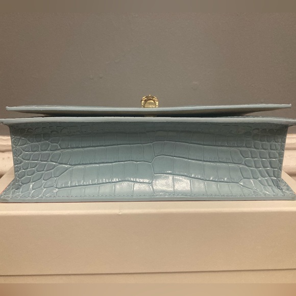 BNIB ALEXANDER McQUEEN Medium Skull Bag in Light Blue with Gold Hardware - Picture 4 of 5